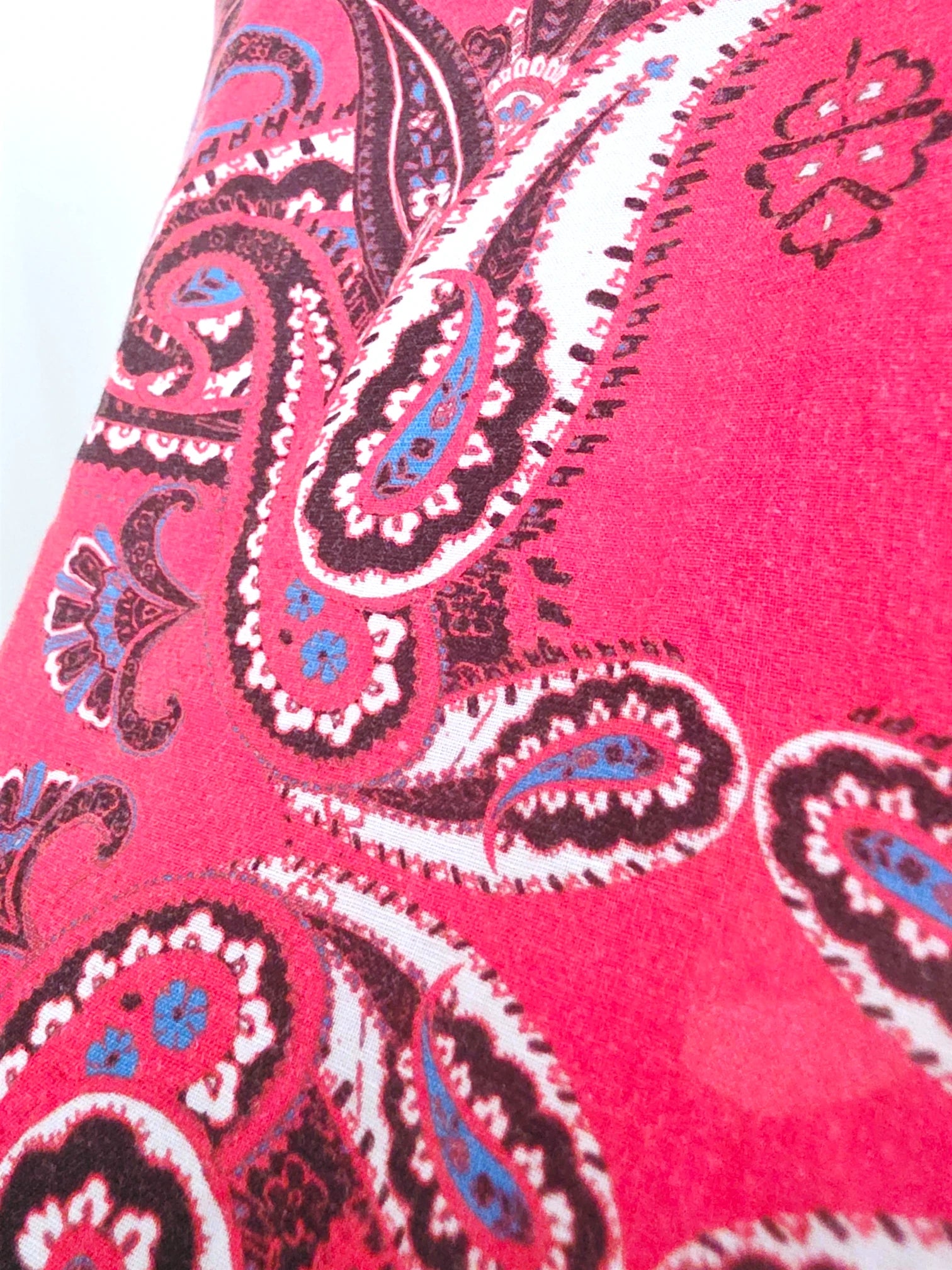 Chemise rouge délavé à imprimé bandana