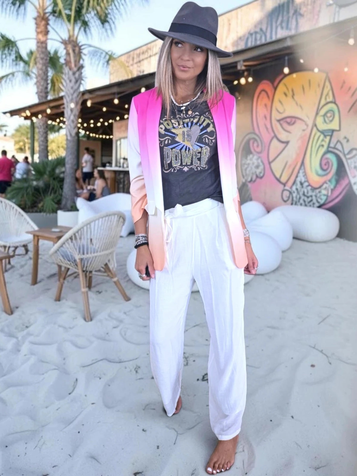 Pantalon blanc à jambes droites - 𝐌𝐚𝐫𝐢𝐧𝐚𝟒𝟒𝐟𝐚𝐦𝐢𝐥𝐲