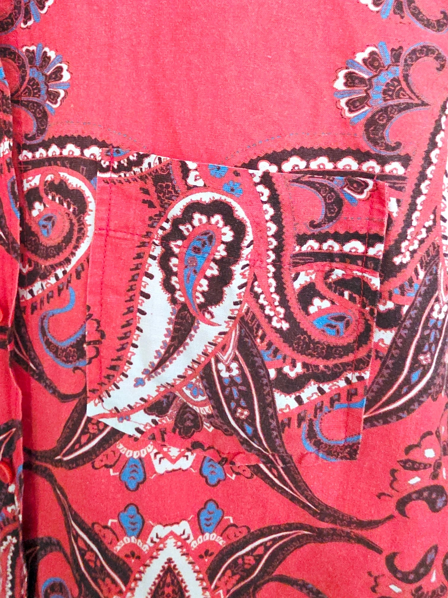 Chemise rouge délavé à imprimé bandana
