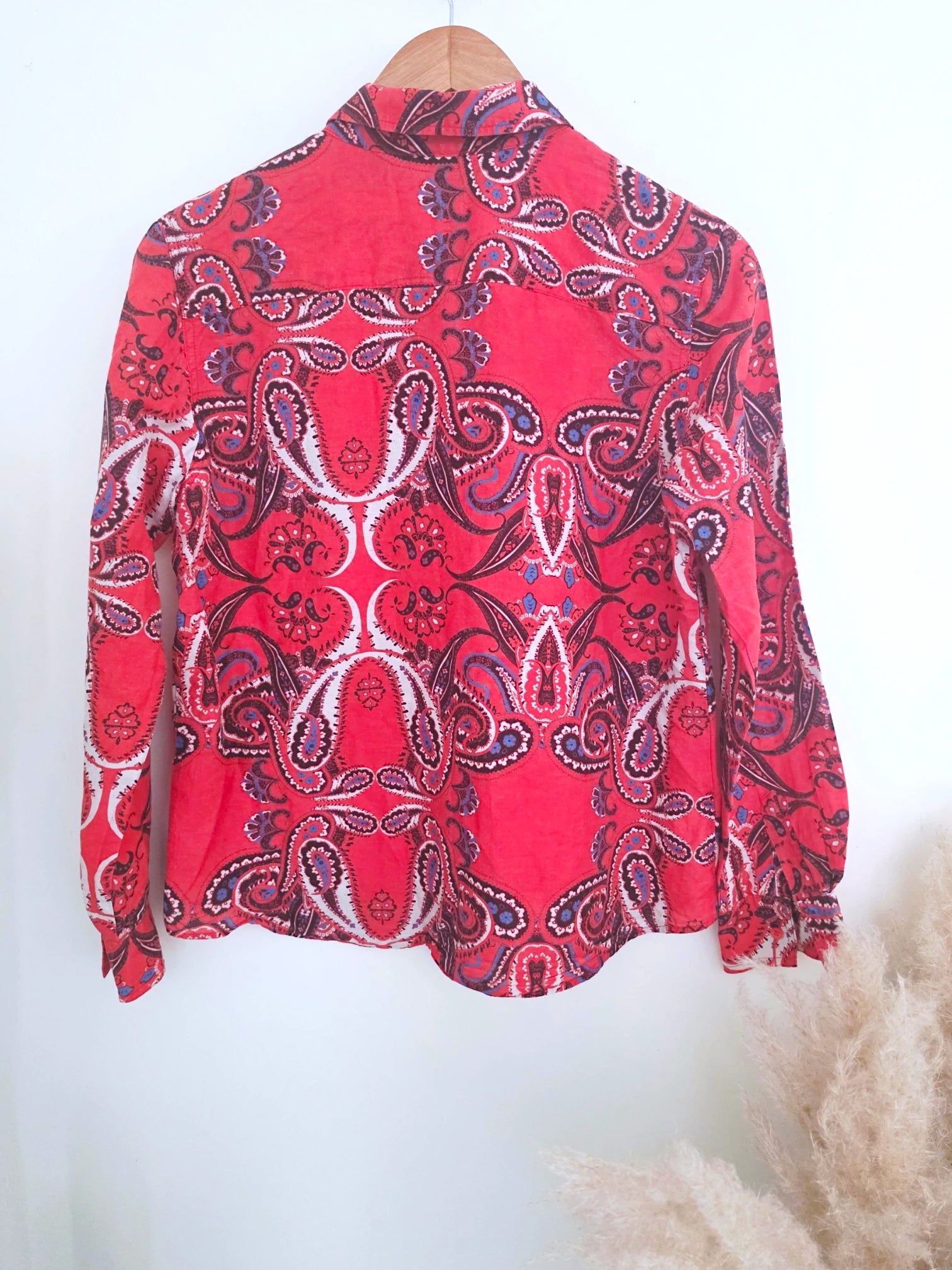 Chemise rouge délavé à imprimé bandana