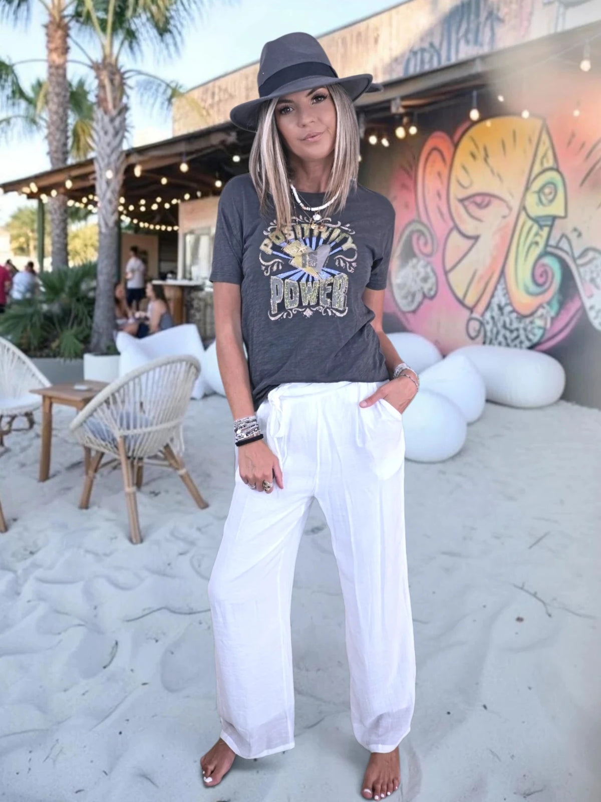 Pantalon blanc à jambes droites - 𝐌𝐚𝐫𝐢𝐧𝐚𝟒𝟒𝐟𝐚𝐦𝐢𝐥𝐲