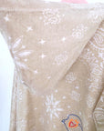 Pull beige imprimé bandana avec broderies