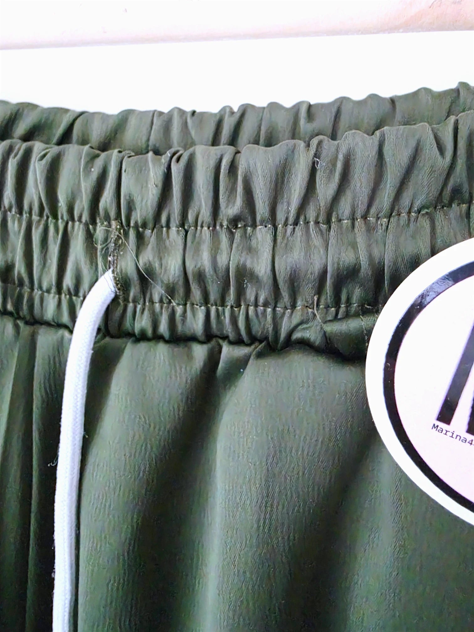 Pantalon cargo satiné kaki