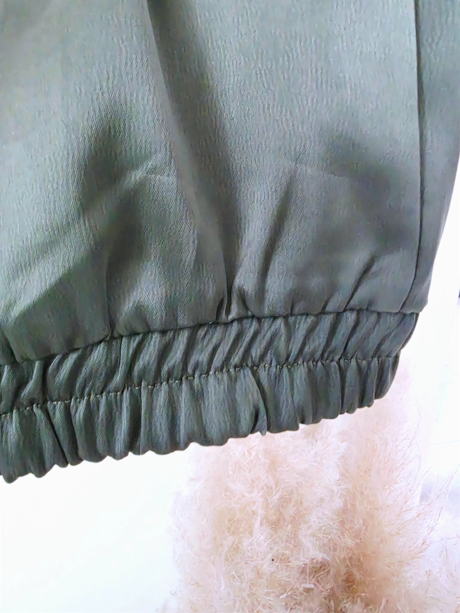 Pantalon cargo satiné kaki