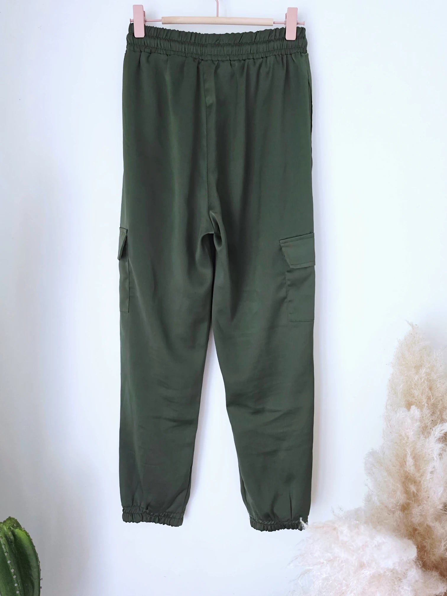 Pantalon cargo satiné kaki