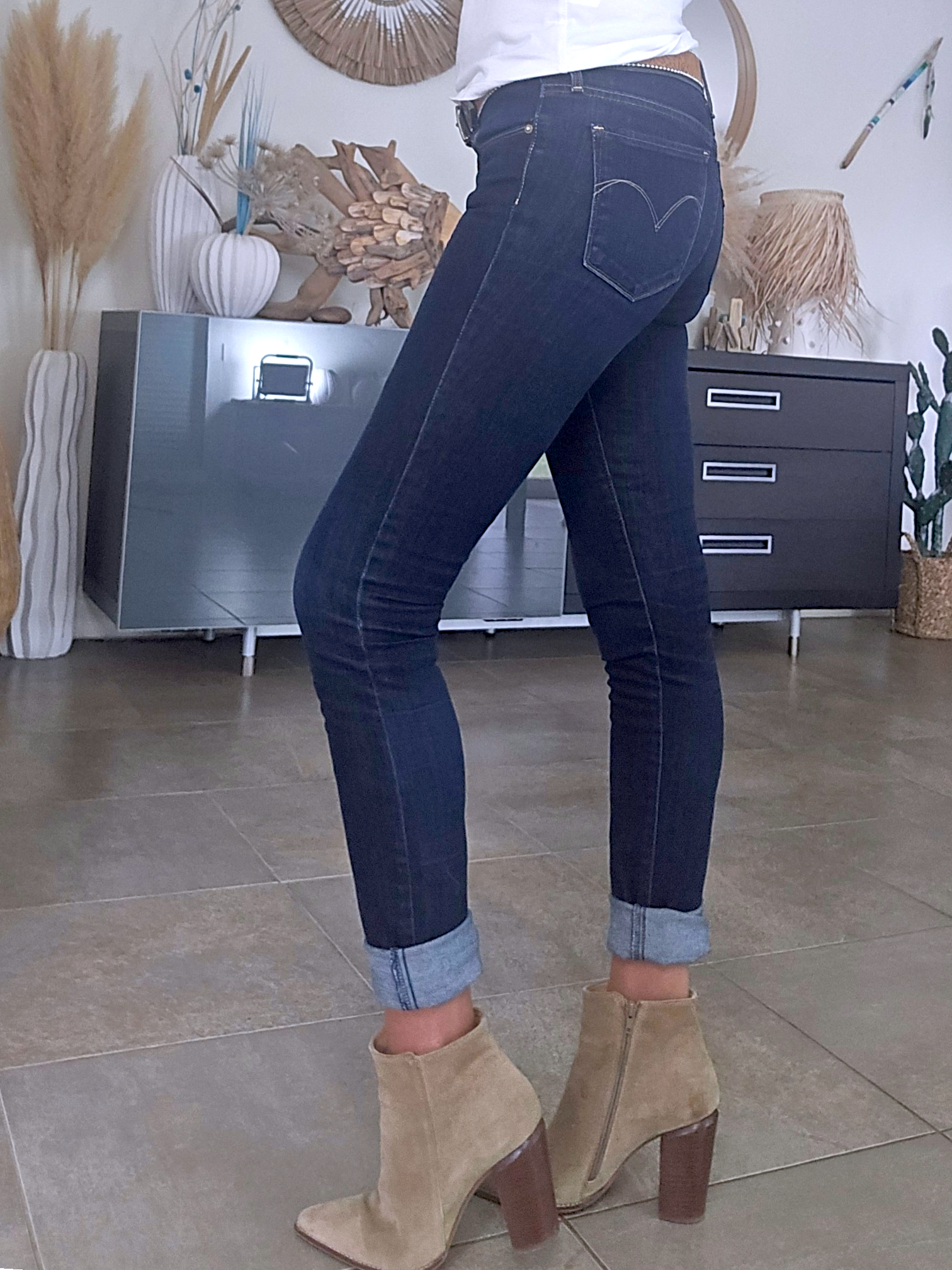 Jean brut demi-curves - 𝐌𝐚𝐫𝐢𝐧𝐚𝟒𝟒𝐟𝐚𝐦𝐢𝐥𝐲