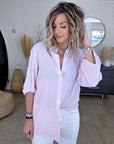 Chemise rayée rose à inscription au dos