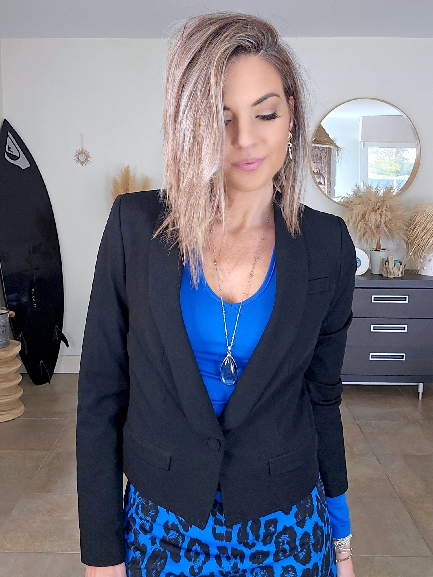 Veste courte et cintrée noire - 𝐌𝐚𝐫𝐢𝐧𝐚𝟒𝟒𝐟𝐚𝐦𝐢𝐥𝐲