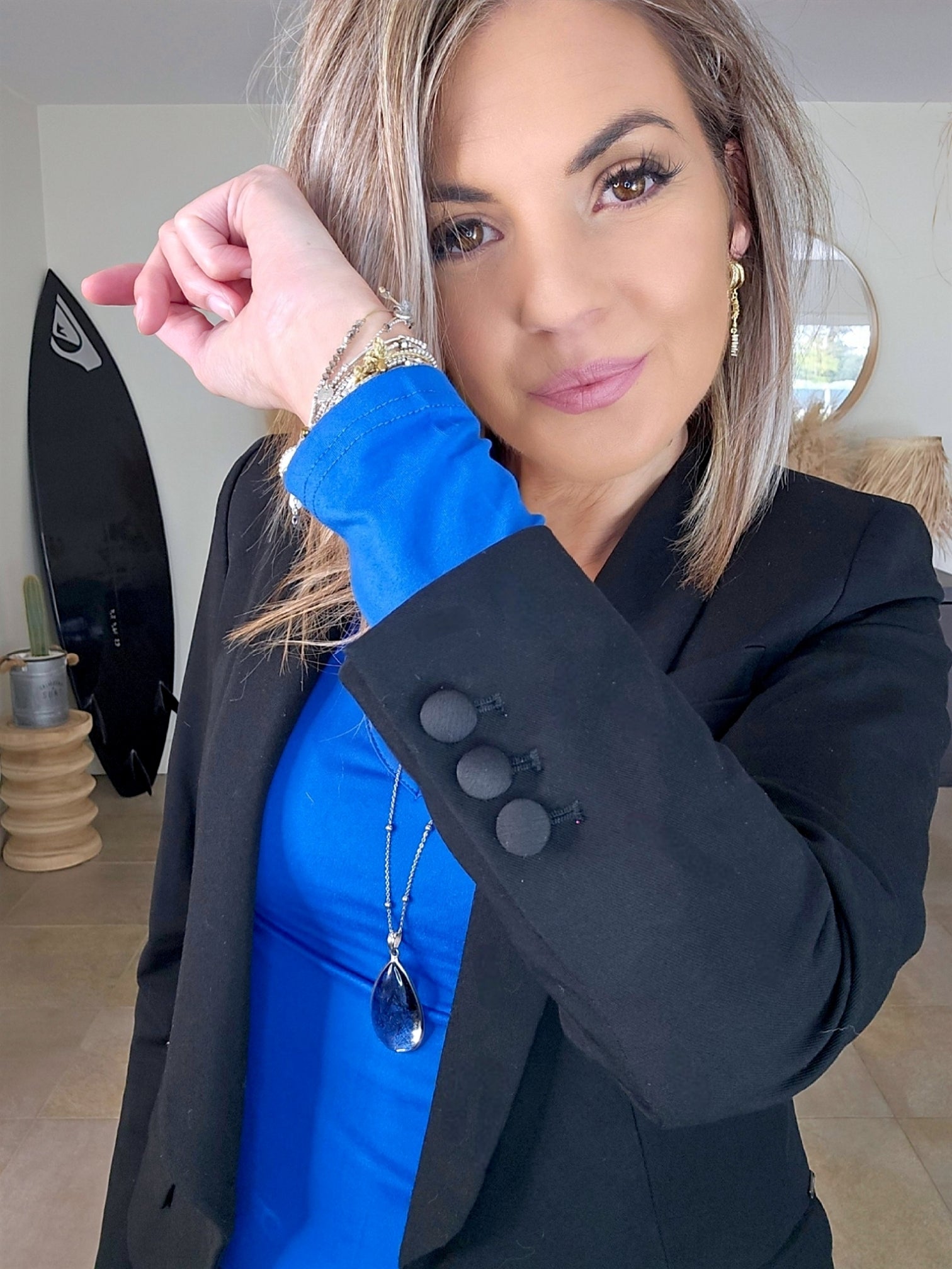 Veste courte et cintrée noire - 𝐌𝐚𝐫𝐢𝐧𝐚𝟒𝟒𝐟𝐚𝐦𝐢𝐥𝐲
