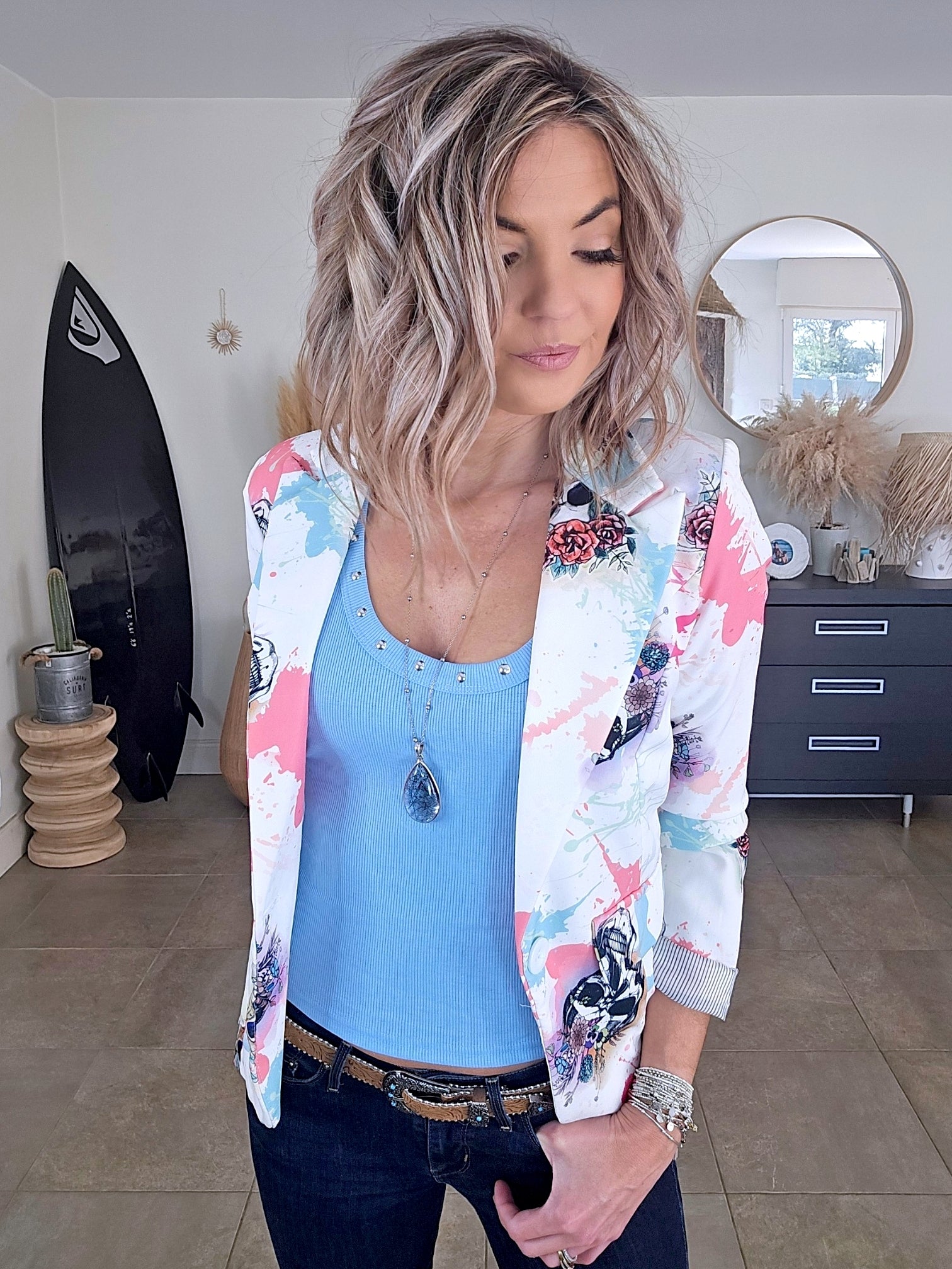 Veste blanche cintrée à imprimé skull - 𝐌𝐚𝐫𝐢𝐧𝐚𝟒𝟒𝐟𝐚𝐦𝐢𝐥𝐲
