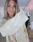 Pull beige imprimé bandana avec broderies