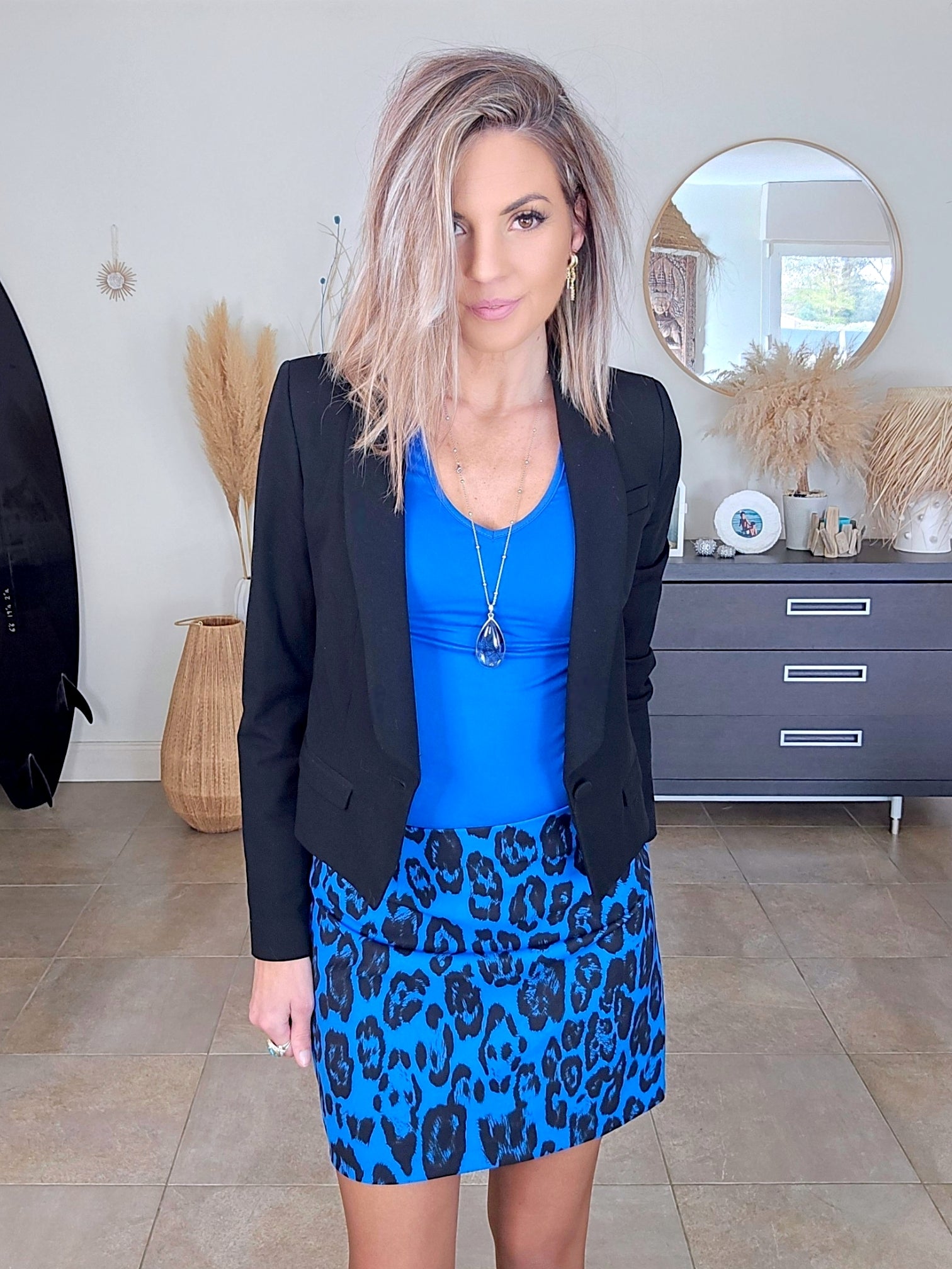 Veste courte et cintrée noire - 𝐌𝐚𝐫𝐢𝐧𝐚𝟒𝟒𝐟𝐚𝐦𝐢𝐥𝐲