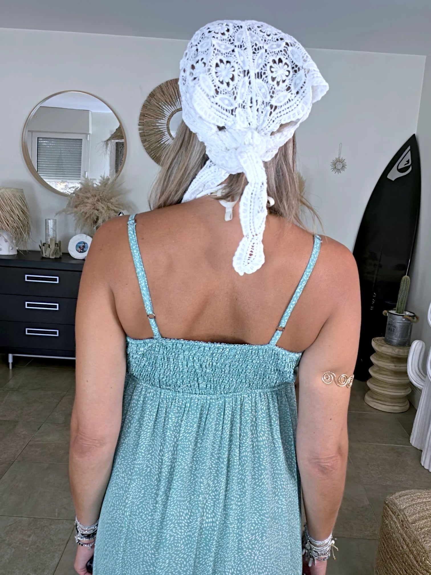 Foulard triangle blanc en crochet