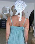 Foulard triangle blanc en crochet