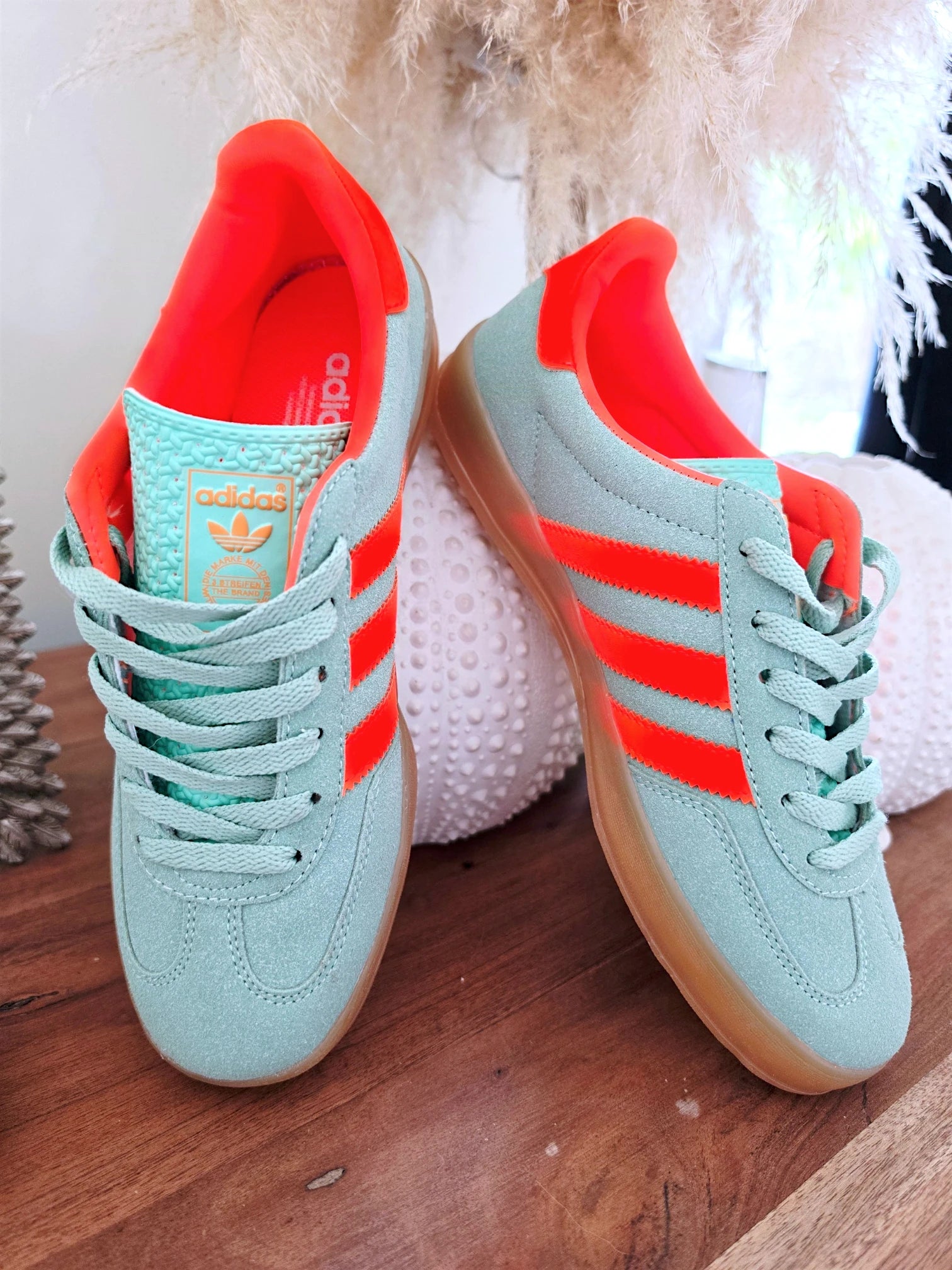 Baskets gazelle Indoor vert d'eau et orange fluo - 𝐌𝐚𝐫𝐢𝐧𝐚𝟒𝟒𝐟𝐚𝐦𝐢𝐥𝐲