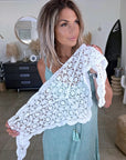 Foulard triangle blanc en crochet