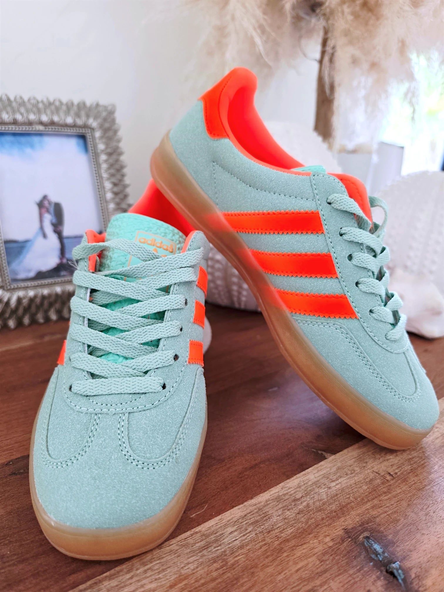 Baskets gazelle Indoor vert d'eau et orange fluo - 𝐌𝐚𝐫𝐢𝐧𝐚𝟒𝟒𝐟𝐚𝐦𝐢𝐥𝐲