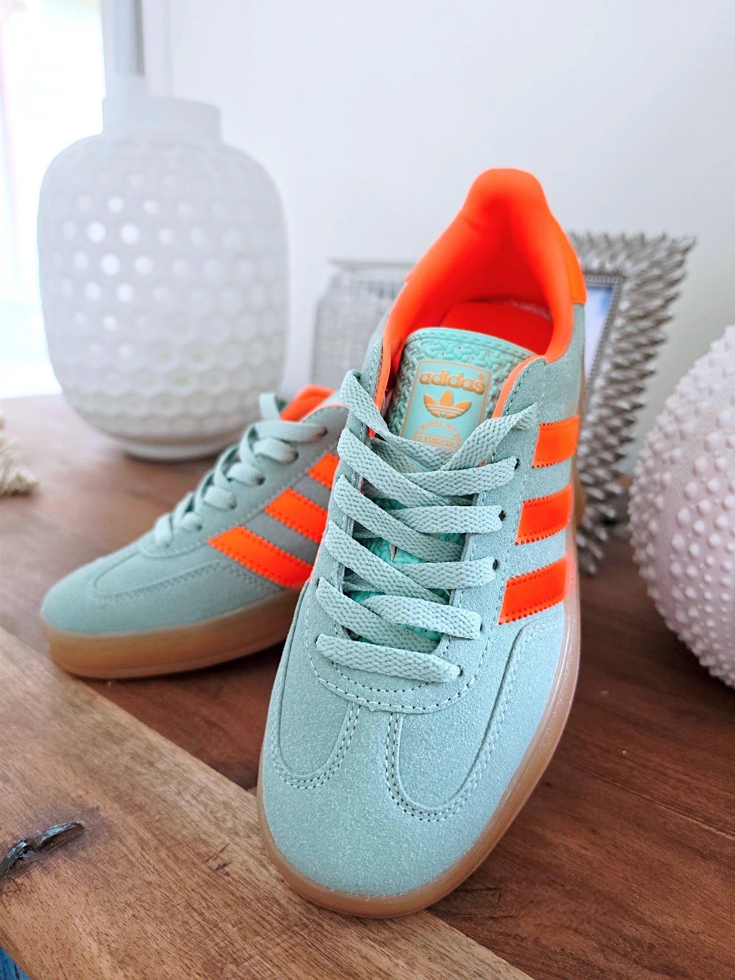 Baskets gazelle Indoor vert d'eau et orange fluo - 𝐌𝐚𝐫𝐢𝐧𝐚𝟒𝟒𝐟𝐚𝐦𝐢𝐥𝐲