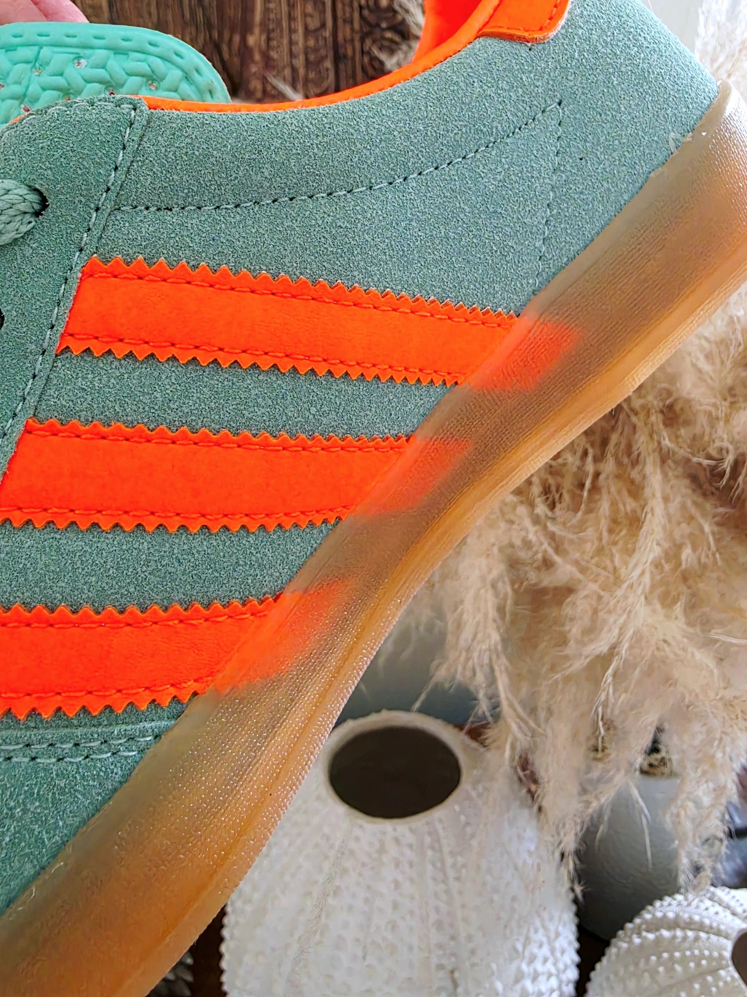 Baskets gazelle Indoor vert d'eau et orange fluo - 𝐌𝐚𝐫𝐢𝐧𝐚𝟒𝟒𝐟𝐚𝐦𝐢𝐥𝐲