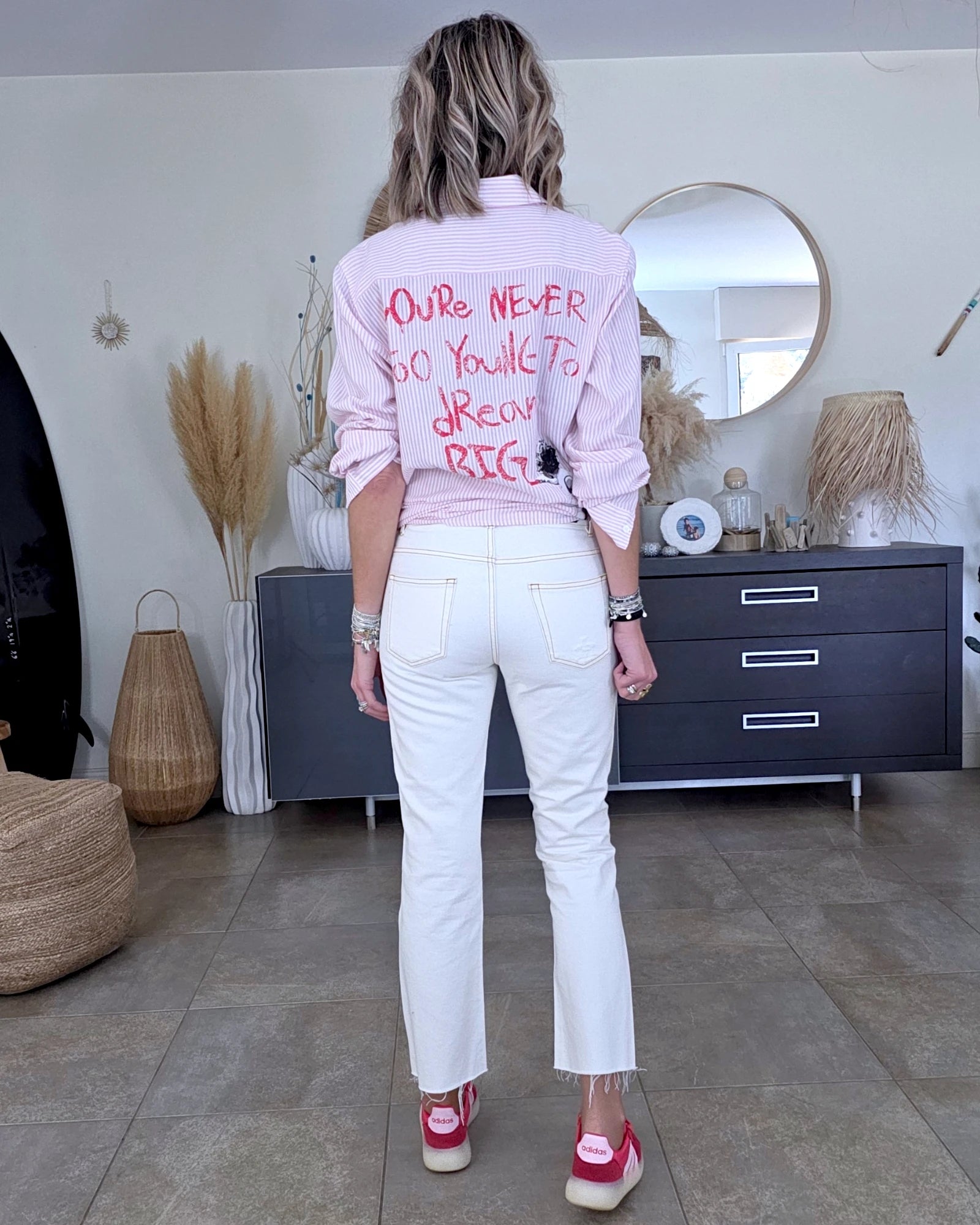 Chemise rayée rose à inscription au dos