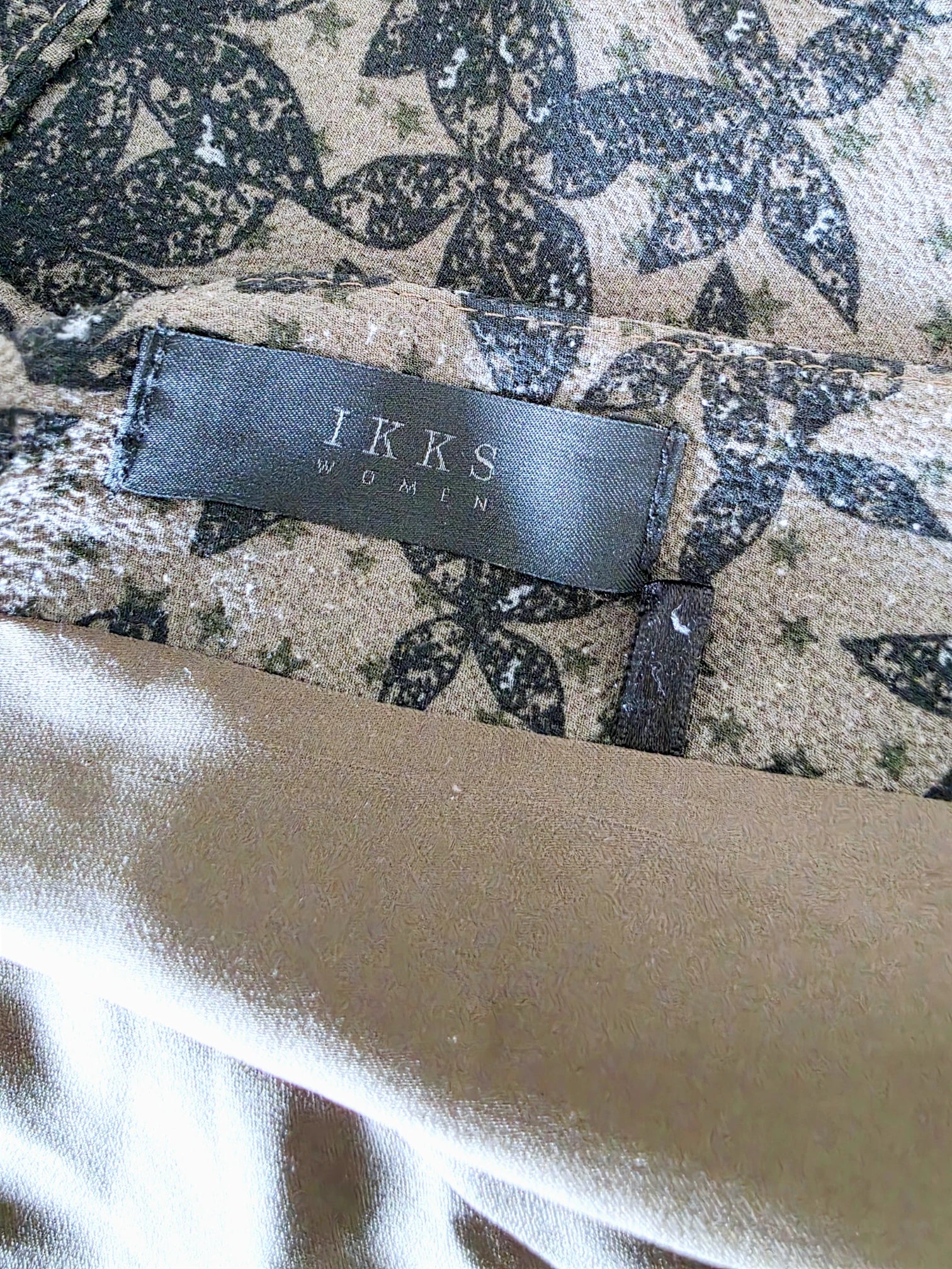 Jupe kaki à imprimé camouflage