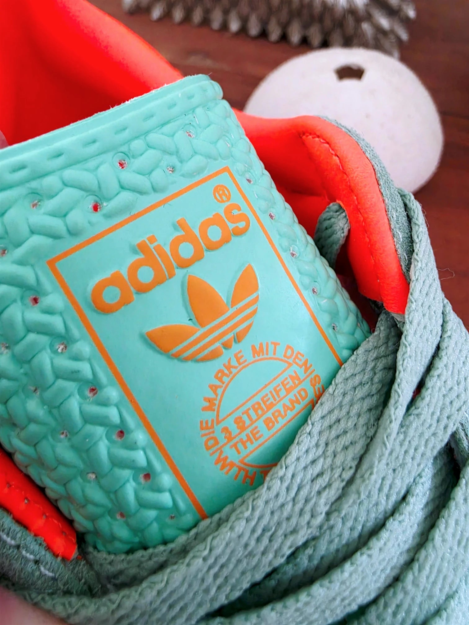 Baskets gazelle Indoor vert d'eau et orange fluo - 𝐌𝐚𝐫𝐢𝐧𝐚𝟒𝟒𝐟𝐚𝐦𝐢𝐥𝐲