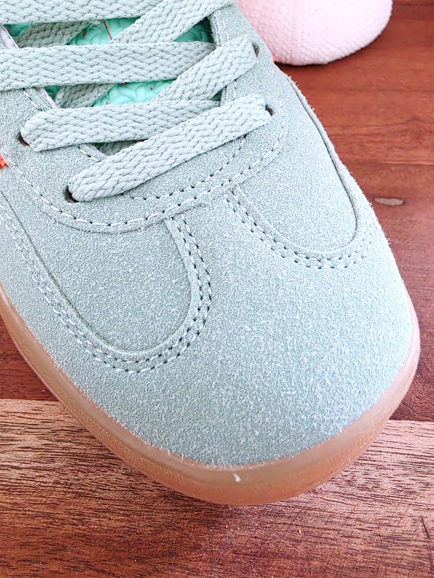 Baskets gazelle Indoor vert d'eau et orange fluo - 𝐌𝐚𝐫𝐢𝐧𝐚𝟒𝟒𝐟𝐚𝐦𝐢𝐥𝐲