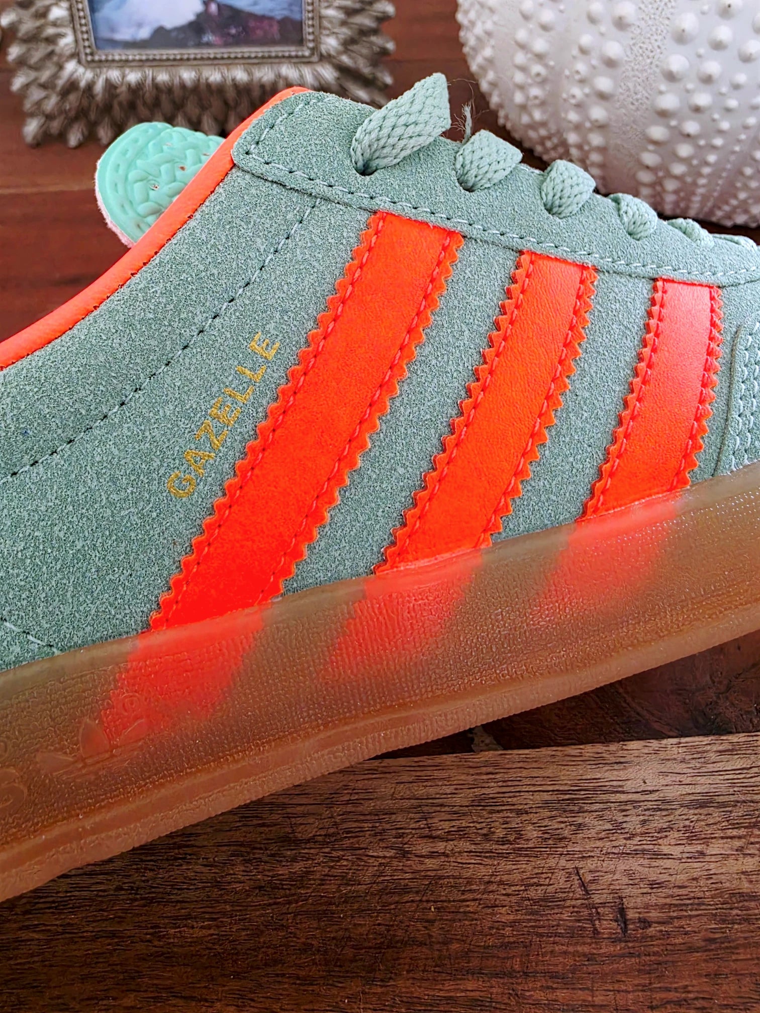 Baskets gazelle Indoor vert d'eau et orange fluo - 𝐌𝐚𝐫𝐢𝐧𝐚𝟒𝟒𝐟𝐚𝐦𝐢𝐥𝐲