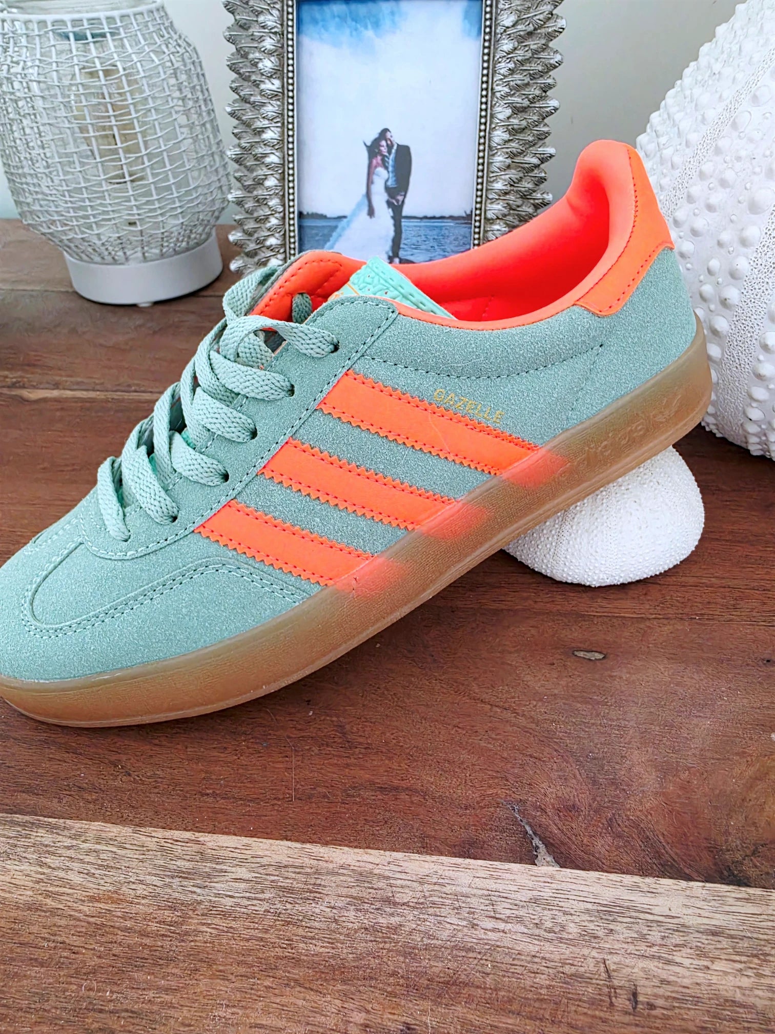 Baskets gazelle Indoor vert d'eau et orange fluo - 𝐌𝐚𝐫𝐢𝐧𝐚𝟒𝟒𝐟𝐚𝐦𝐢𝐥𝐲