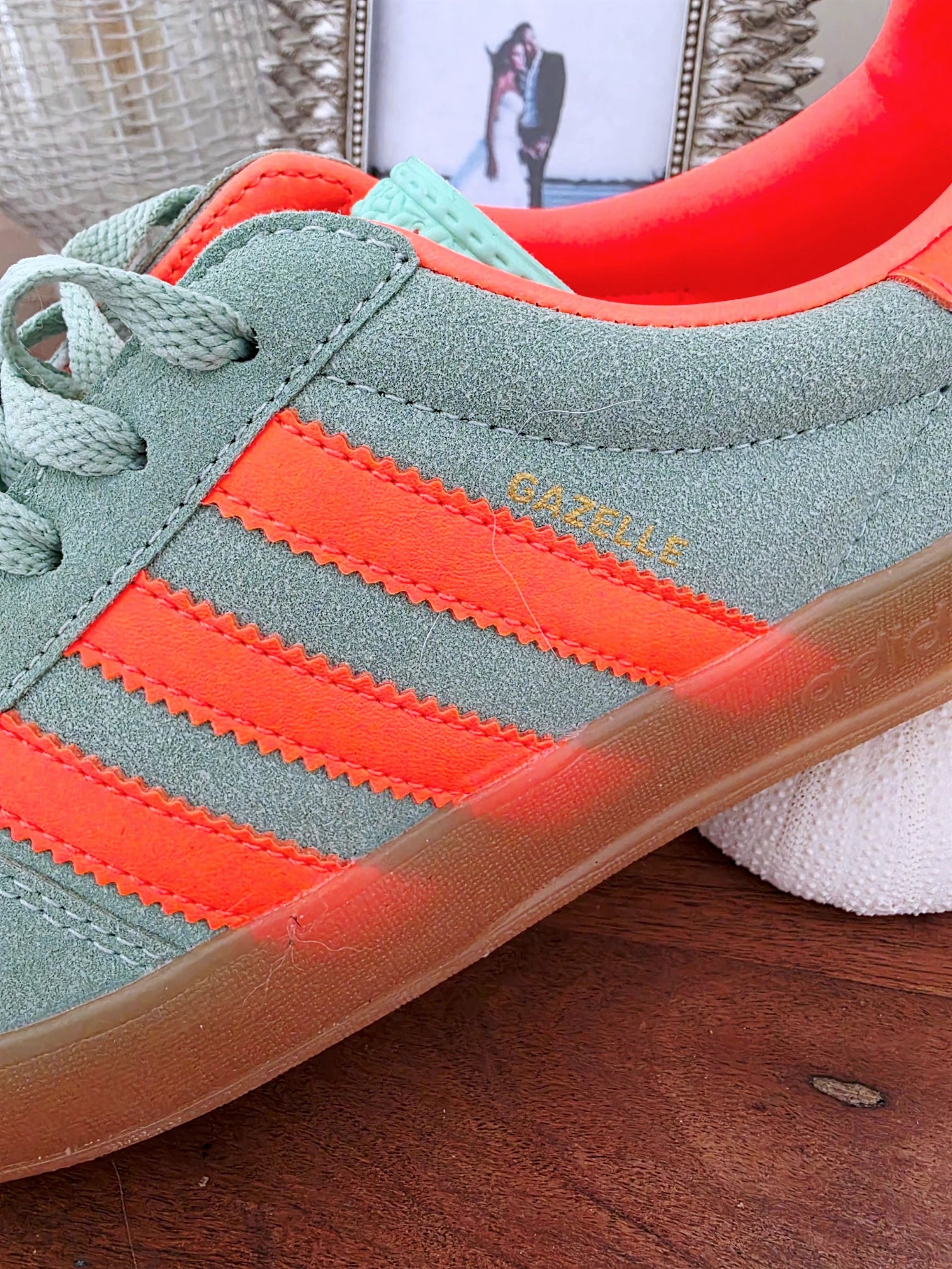 Baskets gazelle Indoor vert d'eau et orange fluo - 𝐌𝐚𝐫𝐢𝐧𝐚𝟒𝟒𝐟𝐚𝐦𝐢𝐥𝐲