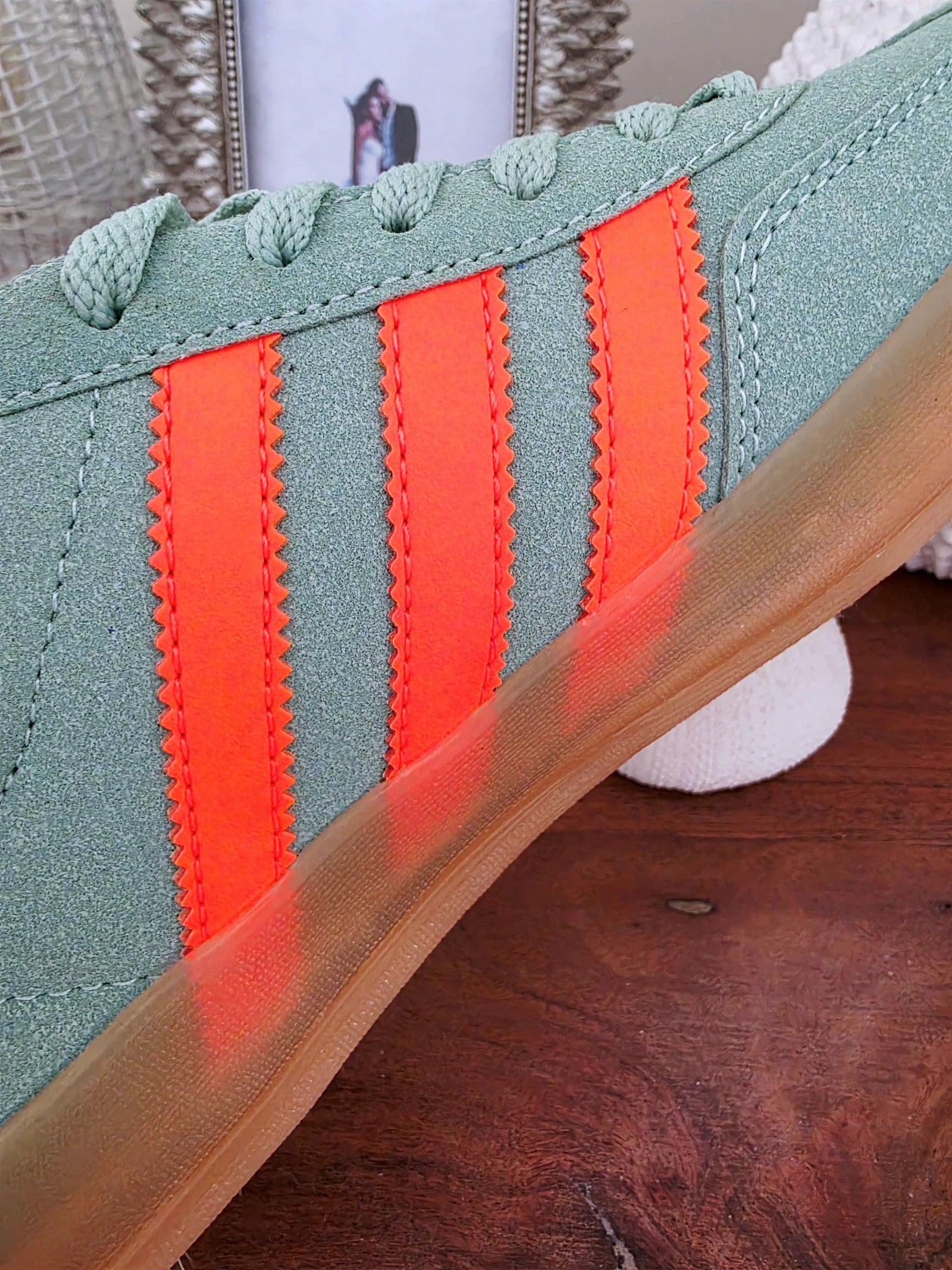 Baskets gazelle Indoor vert d'eau et orange fluo - 𝐌𝐚𝐫𝐢𝐧𝐚𝟒𝟒𝐟𝐚𝐦𝐢𝐥𝐲
