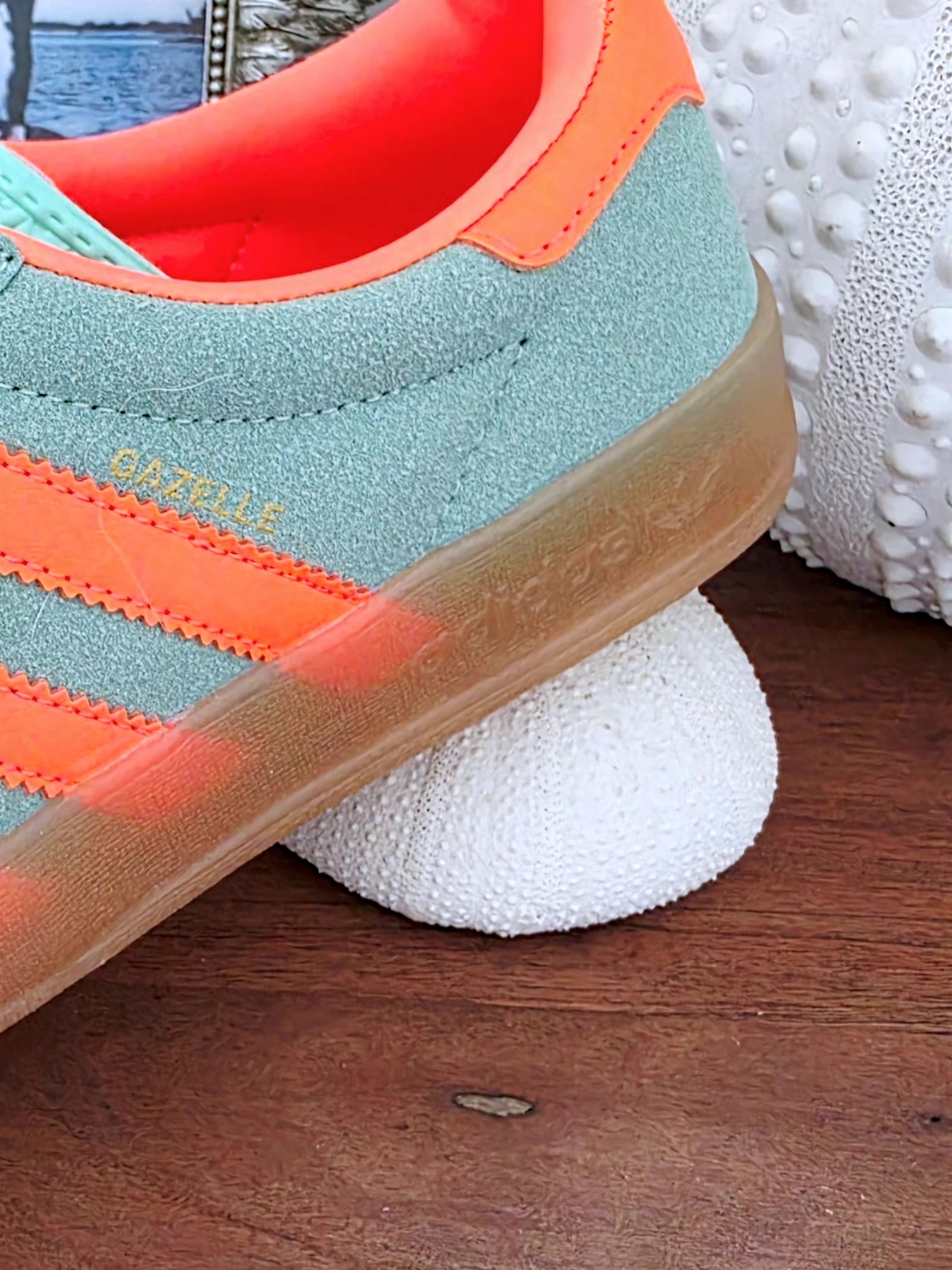 Baskets gazelle Indoor vert d'eau et orange fluo - 𝐌𝐚𝐫𝐢𝐧𝐚𝟒𝟒𝐟𝐚𝐦𝐢𝐥𝐲