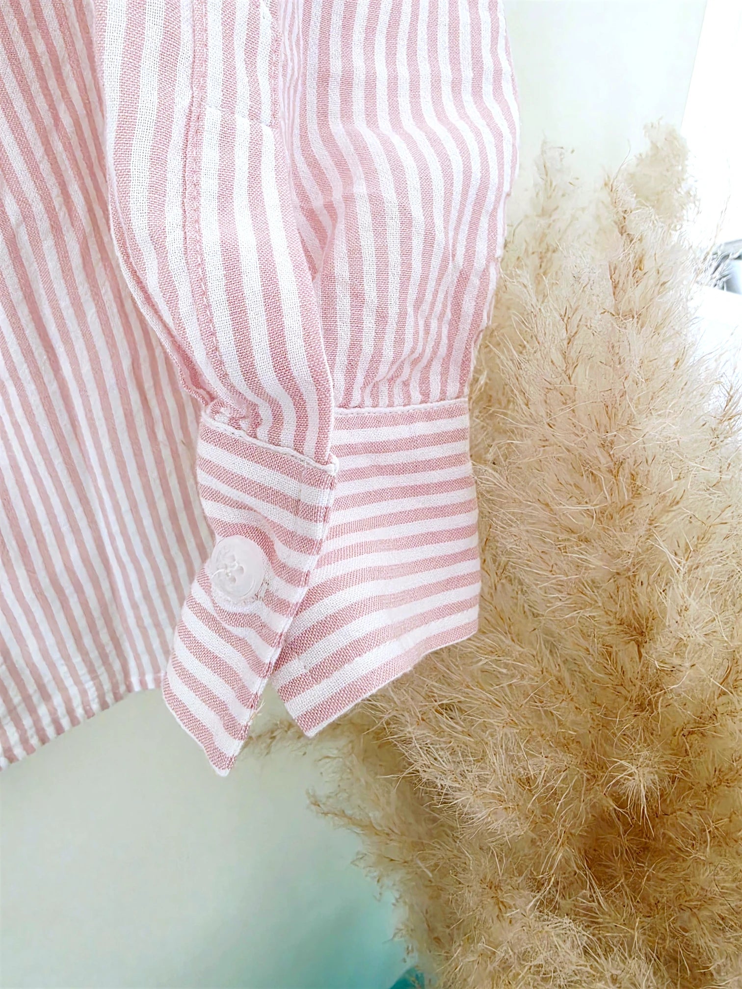 Chemise rayée rose à inscription au dos