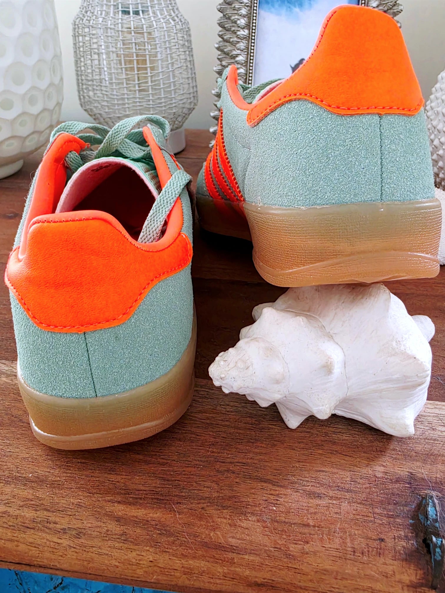 Baskets gazelle Indoor vert d'eau et orange fluo - 𝐌𝐚𝐫𝐢𝐧𝐚𝟒𝟒𝐟𝐚𝐦𝐢𝐥𝐲