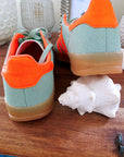 Baskets gazelle Indoor vert d'eau et orange fluo - 𝐌𝐚𝐫𝐢𝐧𝐚𝟒𝟒𝐟𝐚𝐦𝐢𝐥𝐲