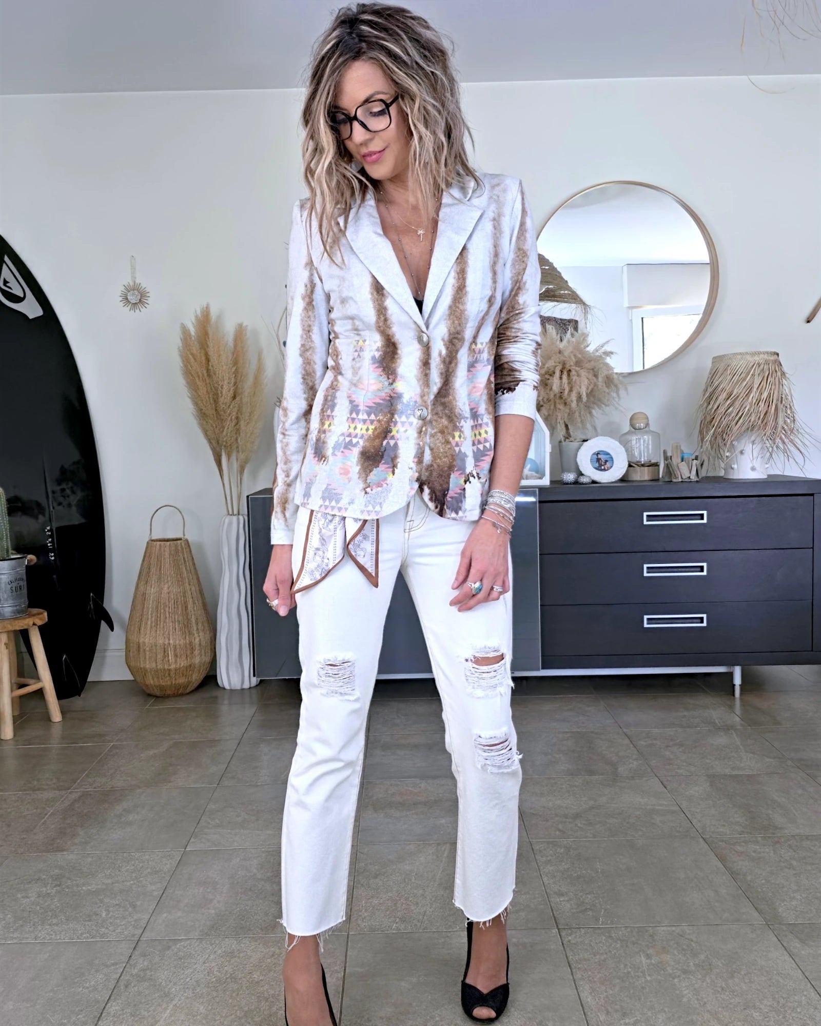 Veste cintrée tie and dye munie de strass au dos.
