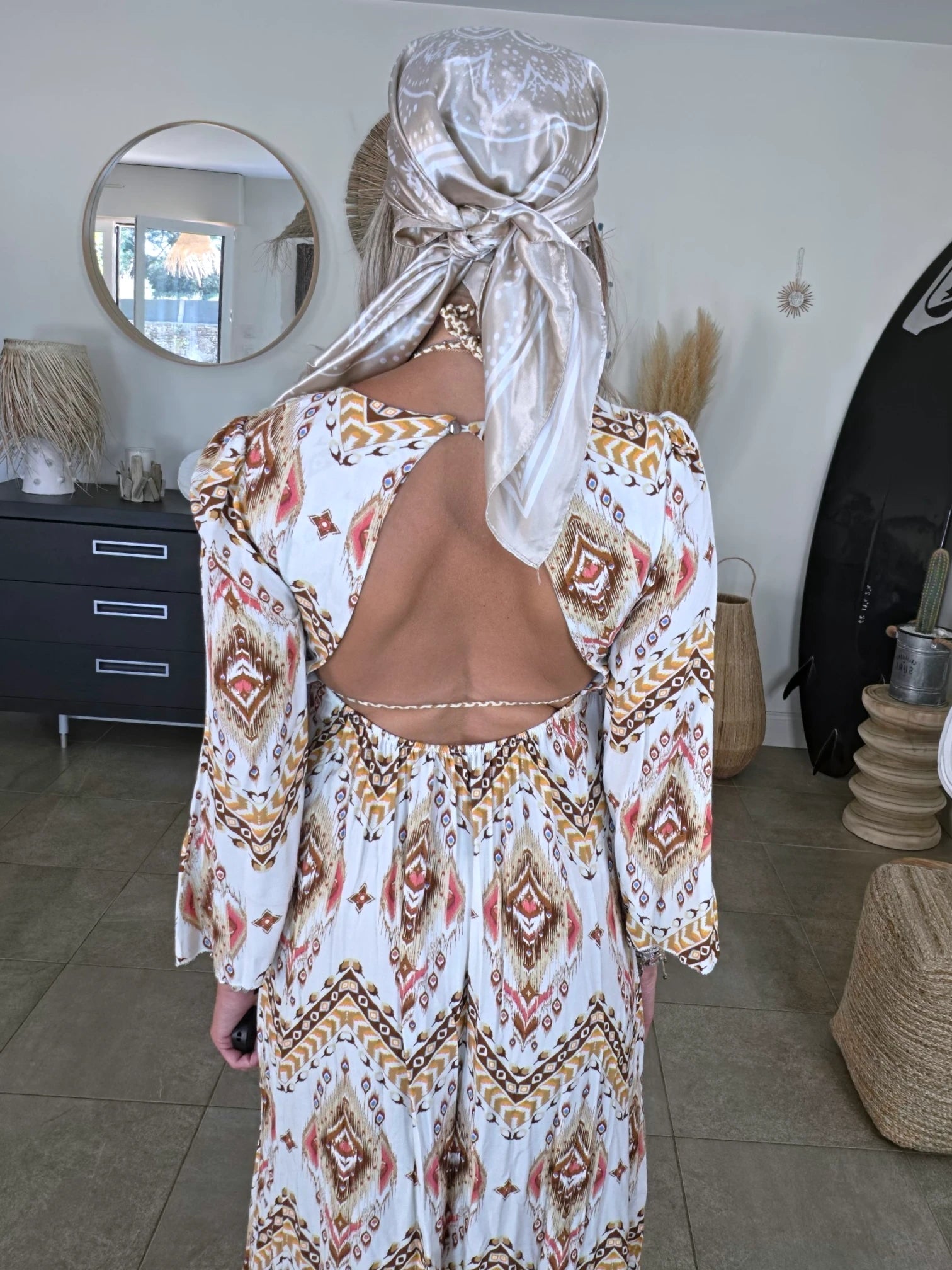 Robe africa à dos ouvert