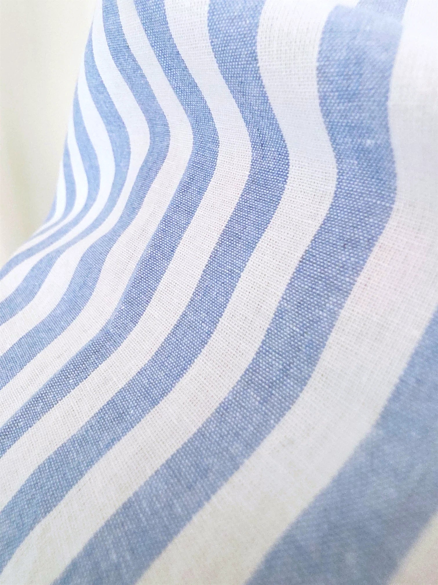 Chemise coton à rayures et broderies
