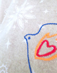 Pull beige imprimé bandana avec broderies