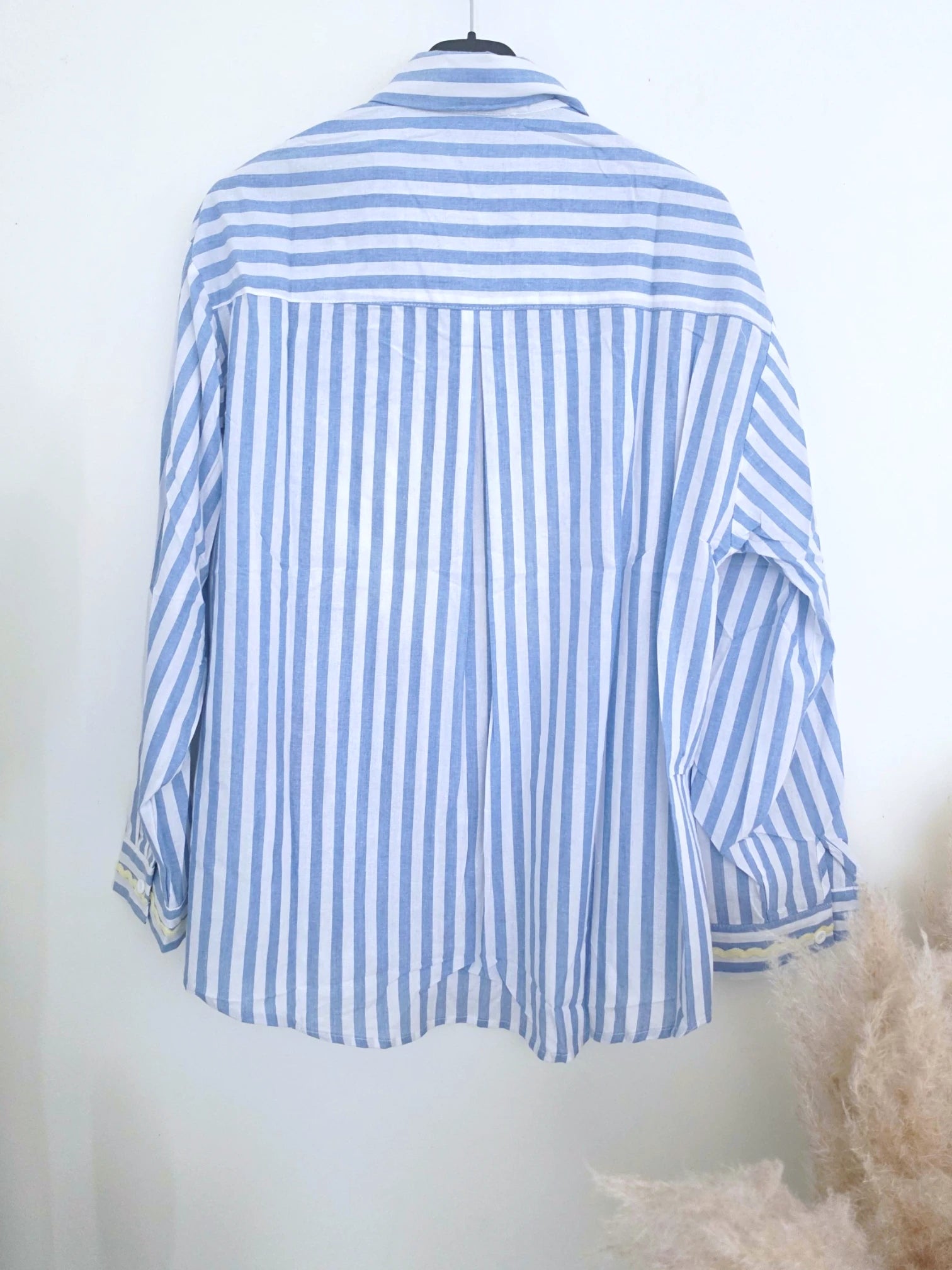 Chemise coton à rayures et broderies