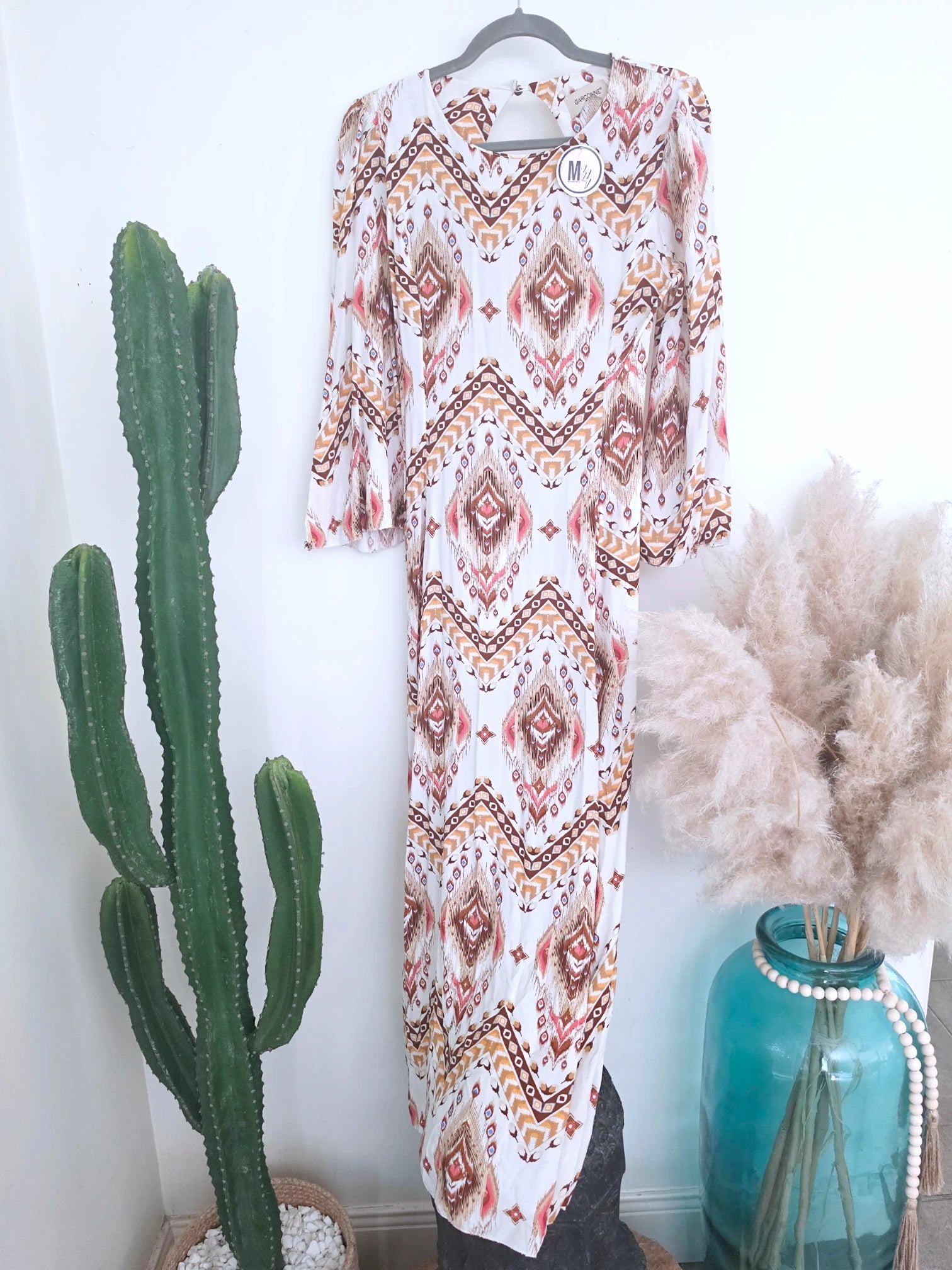 Robe africa à dos ouvert