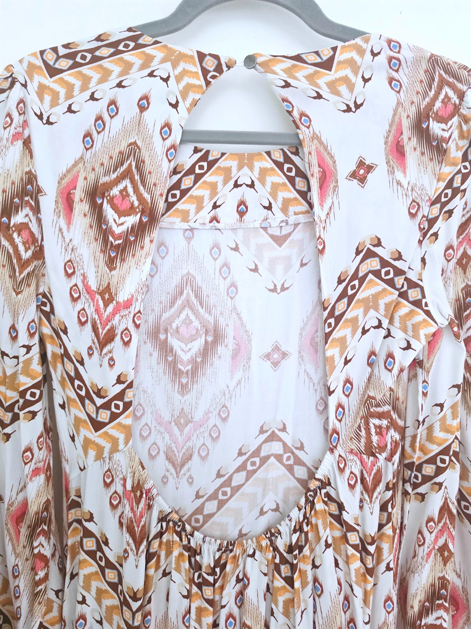 Robe africa à dos ouvert