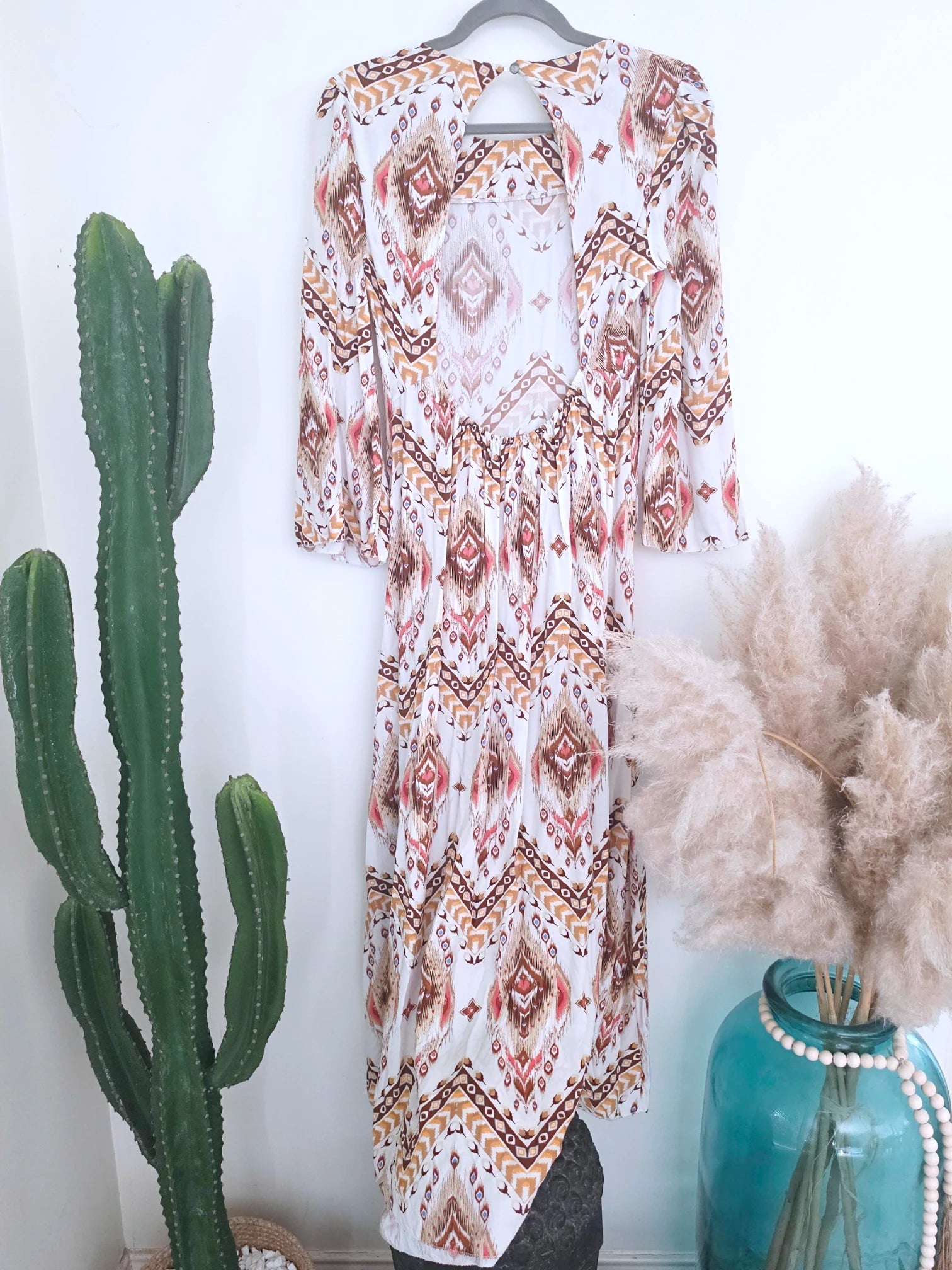 Robe africa à dos ouvert