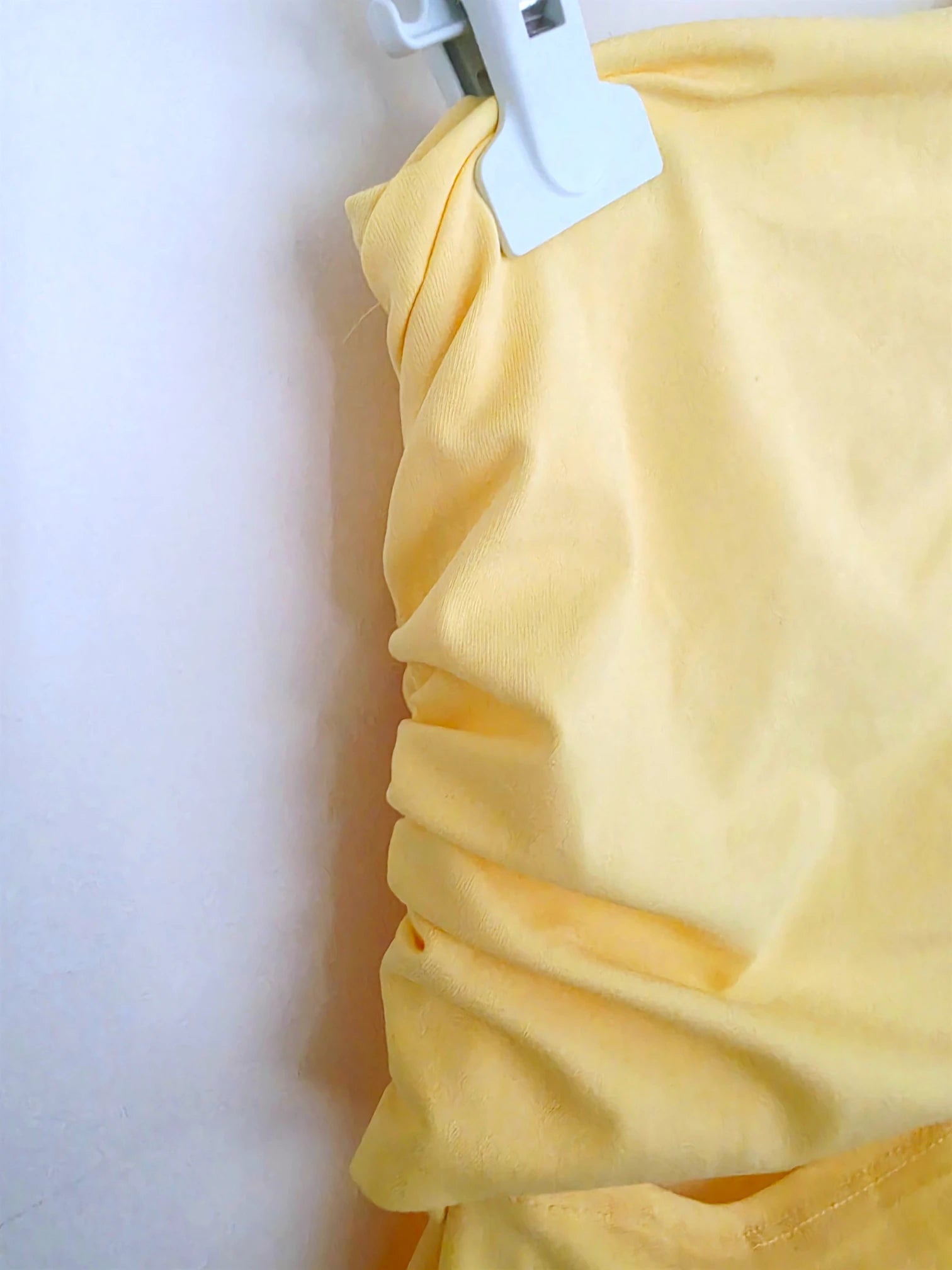 Robe asymétrique jaune