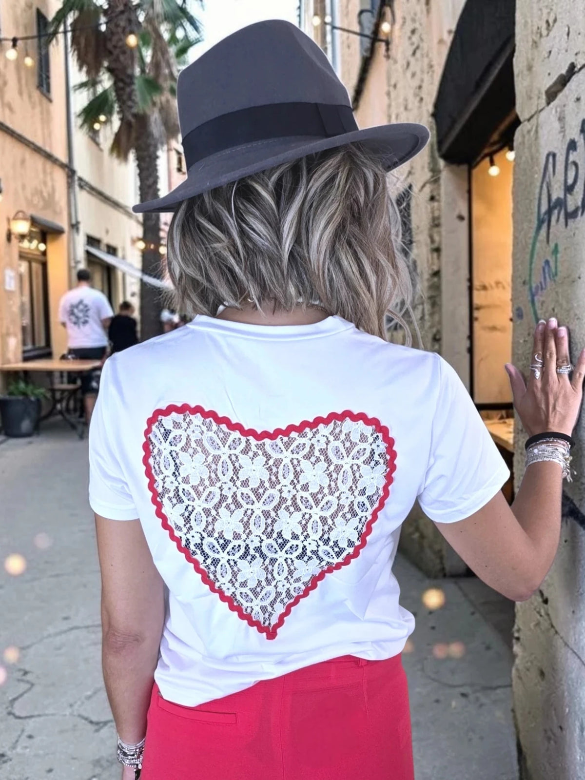 T-shirt blanc dos coeur dentelle - 𝐌𝐚𝐫𝐢𝐧𝐚𝟒𝟒𝐟𝐚𝐦𝐢𝐥𝐲