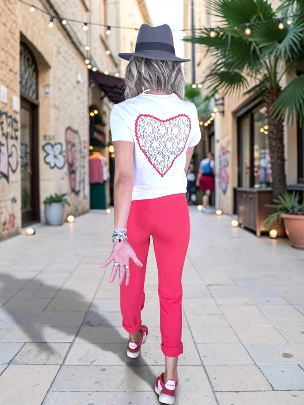 T-shirt blanc dos coeur dentelle - 𝐌𝐚𝐫𝐢𝐧𝐚𝟒𝟒𝐟𝐚𝐦𝐢𝐥𝐲