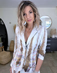 Veste cintrée tie and dye munie de strass au dos.