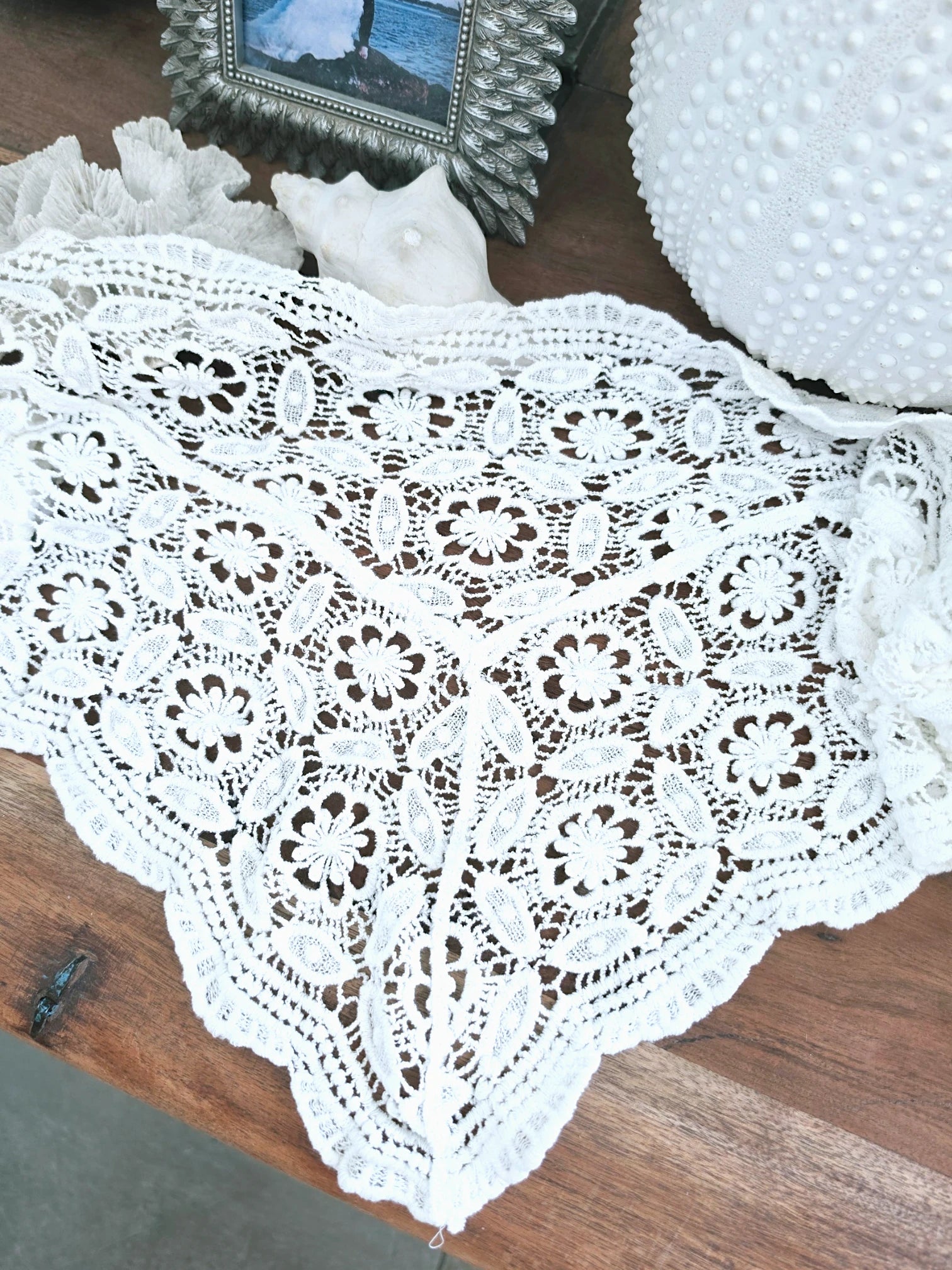 Foulard triangle blanc en crochet