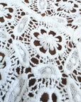 Foulard triangle blanc en crochet