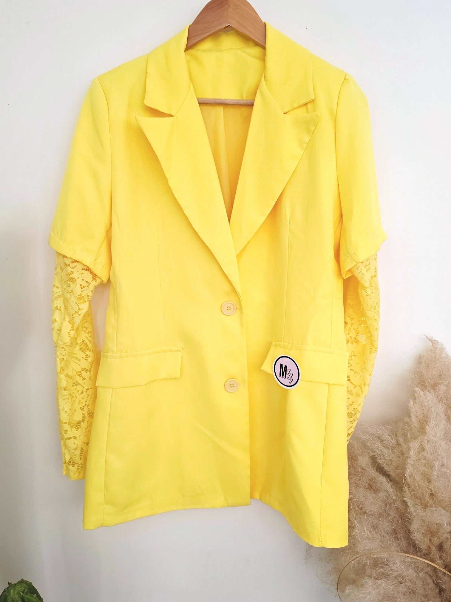 Veste soleil aux manches en dentelle